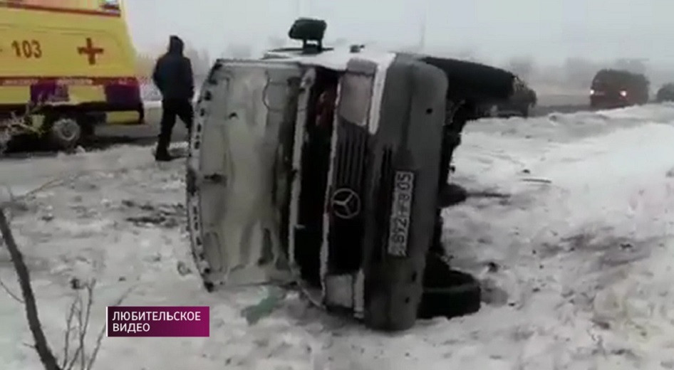 Еще одно ДТП в Алматинской области: 20 медиков пострадали 