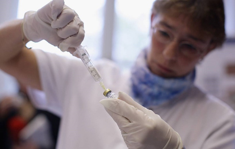 Коронавирус в Европе: в Италии вакцинируют тех, кому за 80, в Великобритании привиты все группы риска