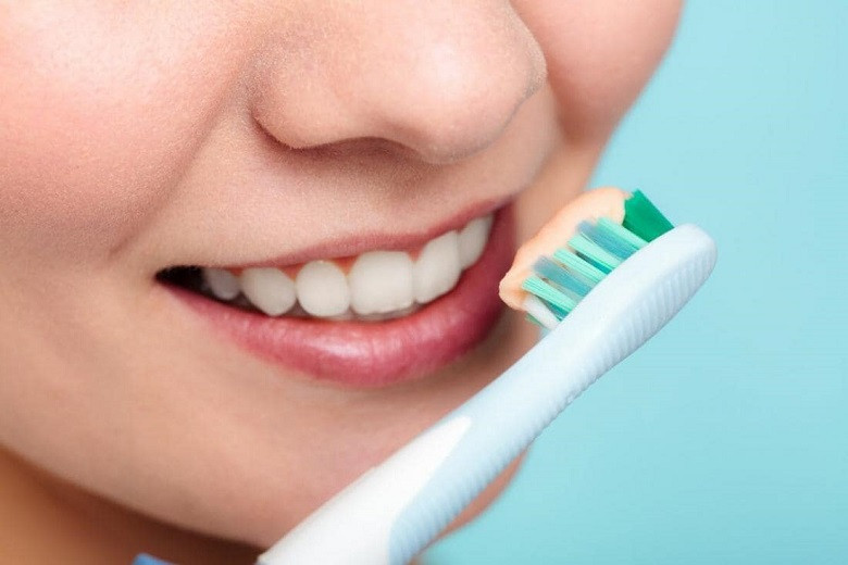 Cтоматолог назвал опасные заблуждения, связанные с чисткой зубов