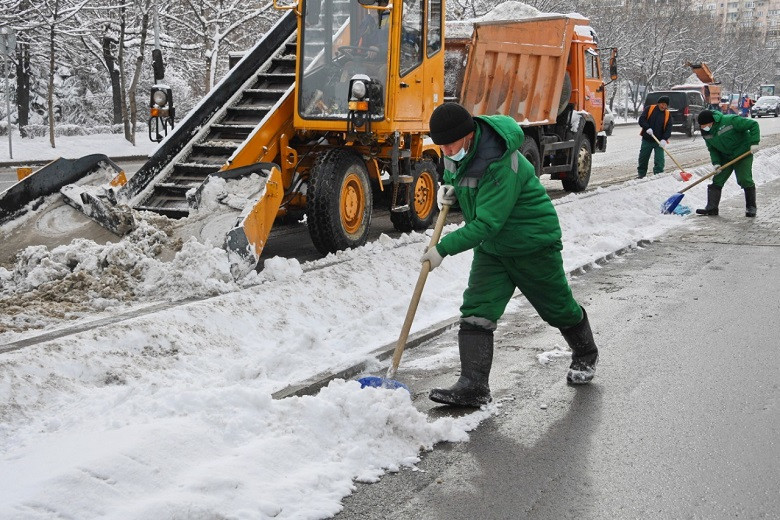 Аким Алматы держит на личном контроле работы по уборке снега и подготовке к паводкам - Ерлан Кожагапанов