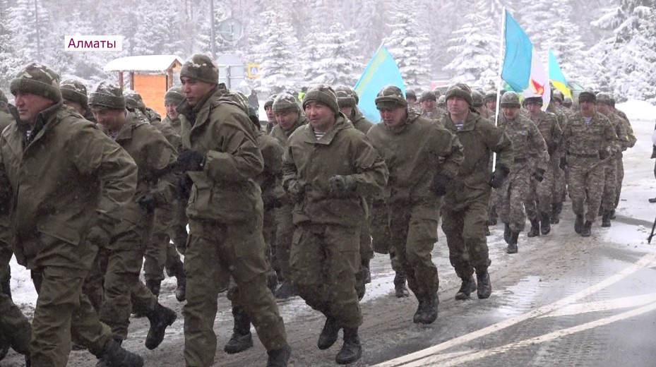 Алматинские военнослужащие приняли участие в забеге по случаю 30-летия Независимости Казахстана