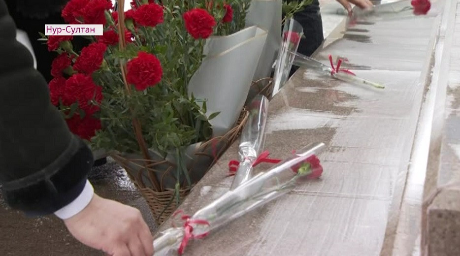 День благодарности: церемония возложения цветов состоялась в Нур-Султане 