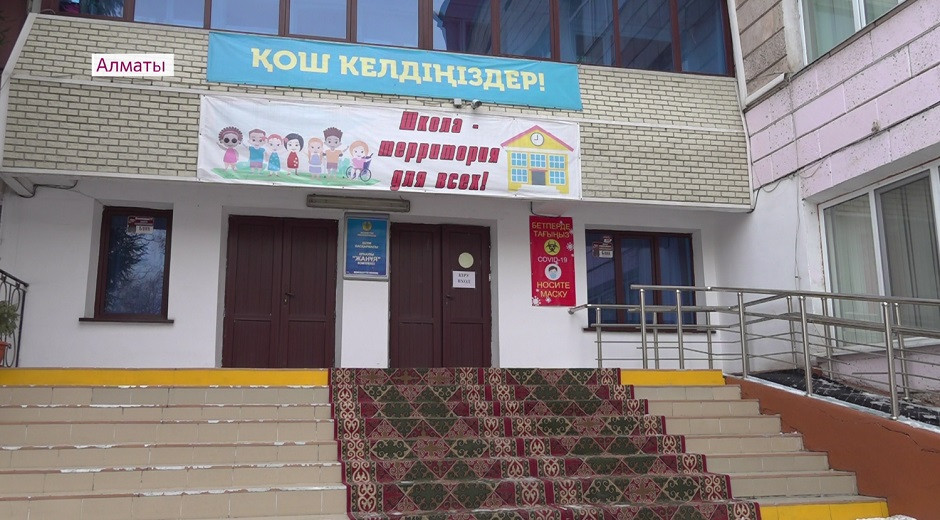 День благодарности в Алматы: члены АНК поздравили детей центров "Шапагат" и "Жануя"