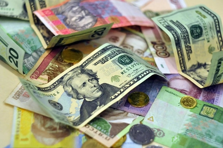 Доллар резко вырос по отношению к тенге (курс валют на 3 марта)