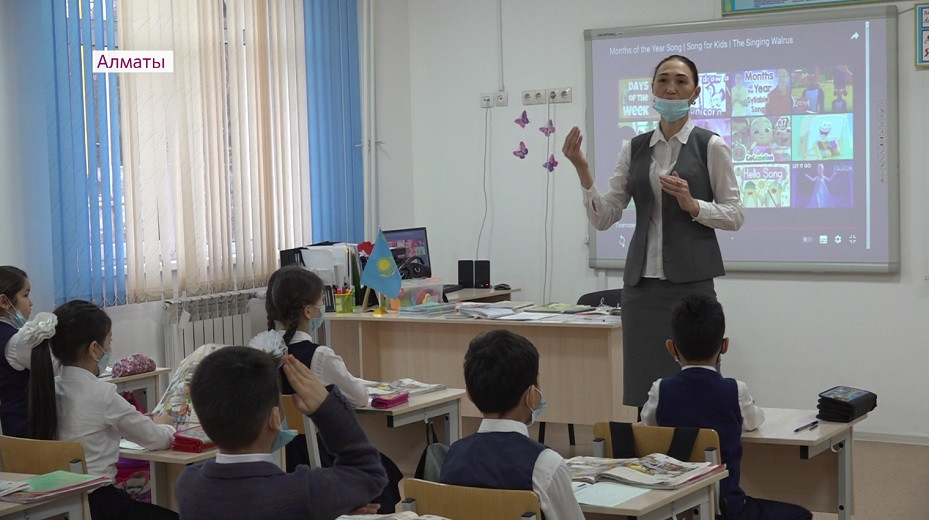 Алматинские школьники возвращаются к традиционному обучению