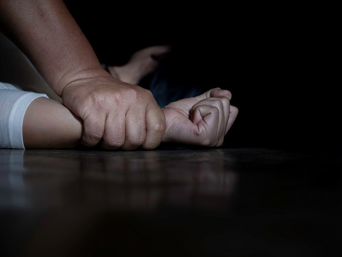 Полицейскому из Балхаша, изнасиловавшему несовершеннолетнюю, вынесли приговор
