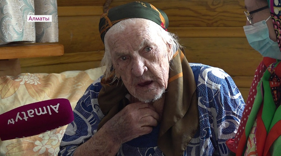 Алматинские хирурги успешно провели операцию 100-летней пациентке 
