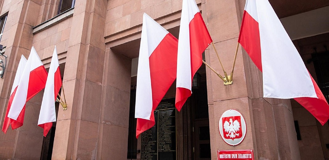 Польша выслала из страны российского консула за распространение коронавируса