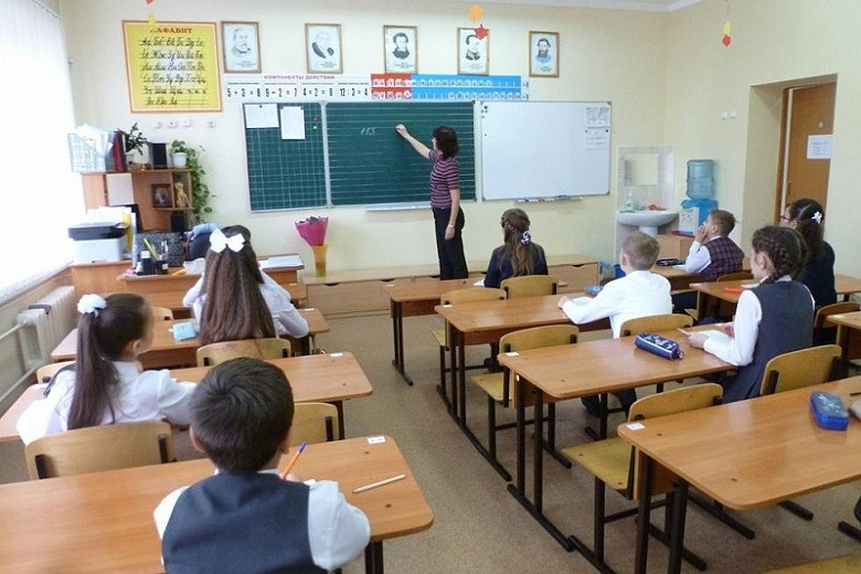 Казахстанских школьников могут оставить на "летник" при низкой успеваемости 