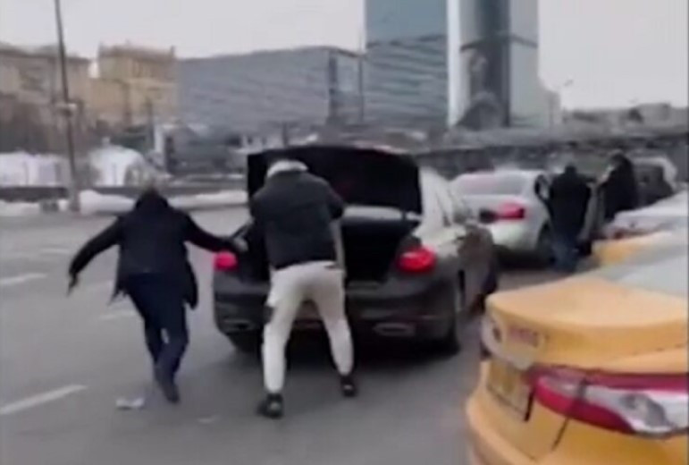 Пранк не удался: казахстанских блогеров задержали за угон авто в Москве