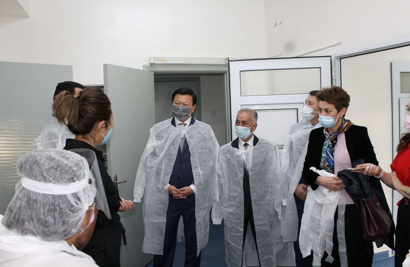 В Алматы развернуто самое большое число коек для пациентов с КВИ: Алексей Цой посетил медучреждения мегаполиса 