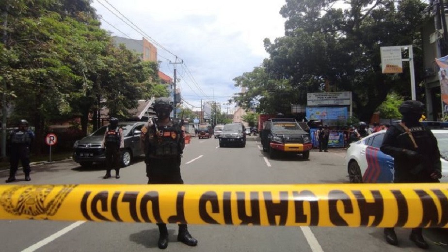 Террорист-смертник подорвал себя около церкви в Индонезии