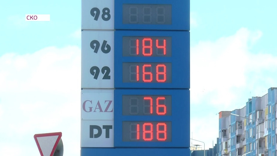 Бензин резко подорожал в нескольких областях Казахстана 