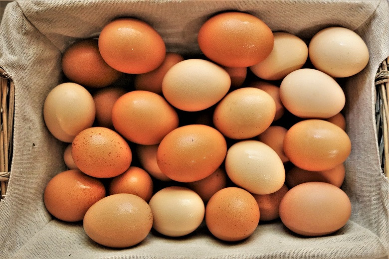 В Алматы установили предельную цену на куриные яйца