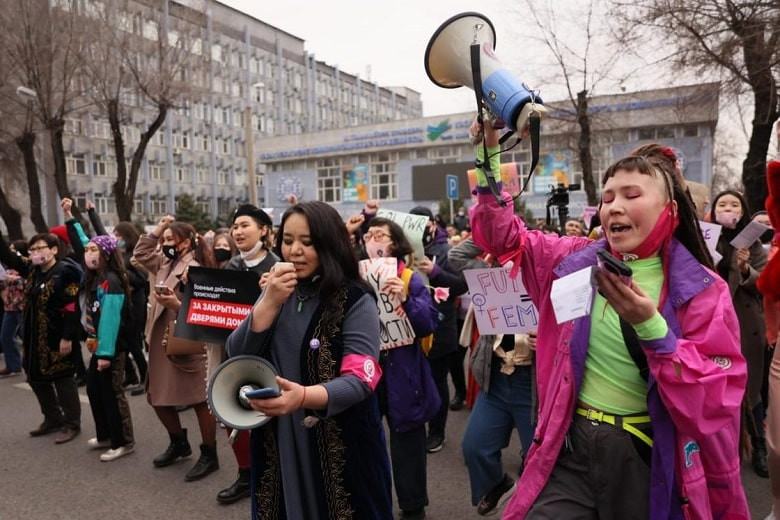Бекболат Тілеухан Үкіметтен Алматыда өткен феминистер шеруінің заңдылығын тексеруді сұрады