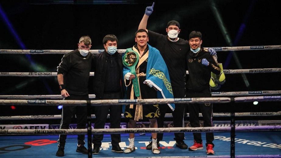 Прервал серию из 20 побед: Турсынбай Кулахмет нокаутировал ранее непобежденного боксера из Венесуэлы