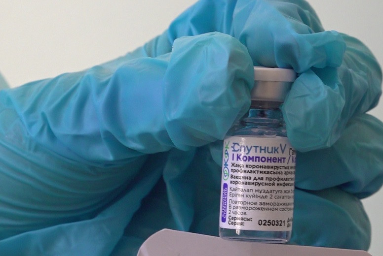 Без побочных эффектов: 96-летний алматинец вакцинировался от коронавируса