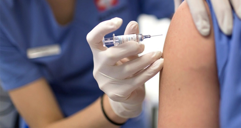COVID-19 в мире: во Франции отказываются от вакцинации, в Венесуэле на дома зараженных ставят "красную метку" (дайджест)