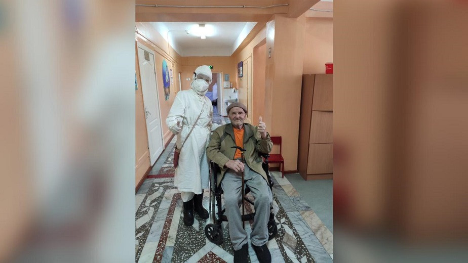 Алматыда 99 жастағы қария коронавирустан емделіп шықты