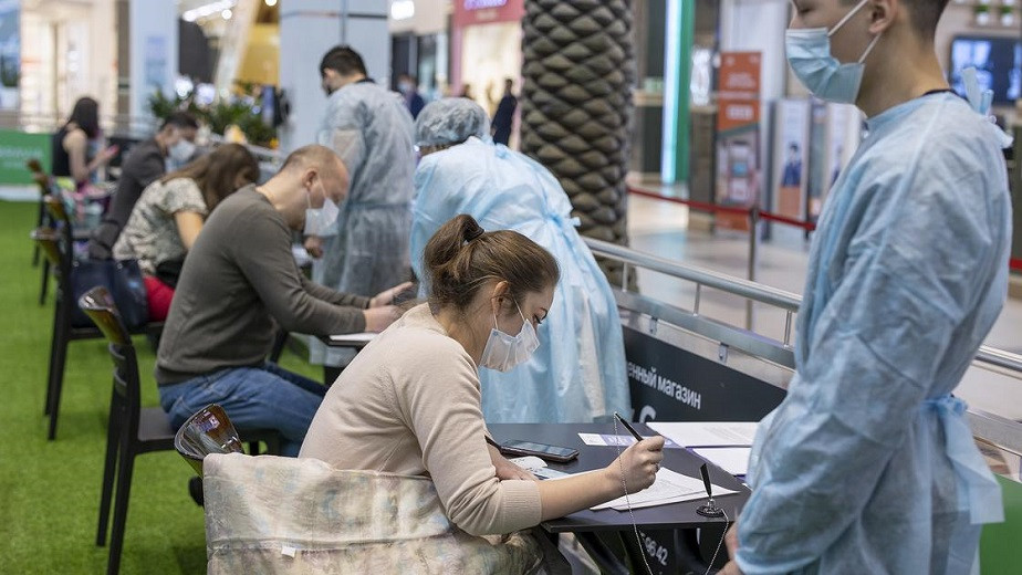 Массовая вакцинация в Алматы: безопасность волонтеров и специалистов успешно обеспечивается поликлиниками