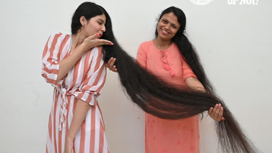 Двенадцать лет без стрижки: девушка с самой длинной косой в мире избавилась от волос