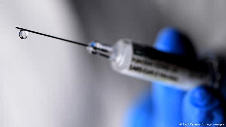 Қандай екпені коронавирус вакцинасымен бірге алуға болмайды – маман пікірі
