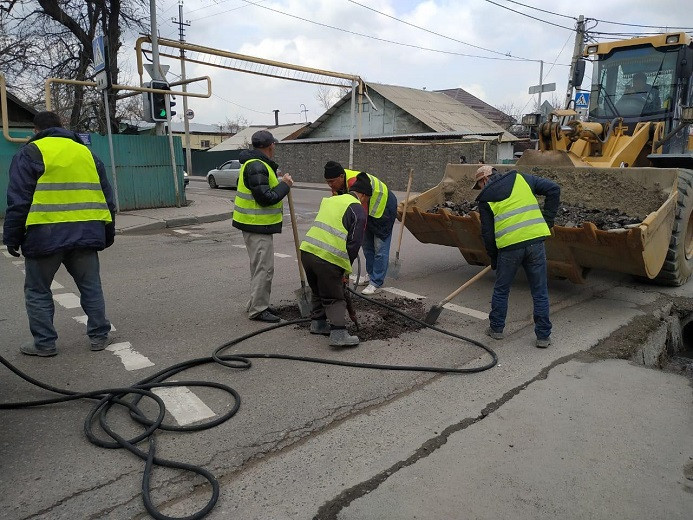 На 37 улицах Алматы выполняются ремонтные работы 20 апреля