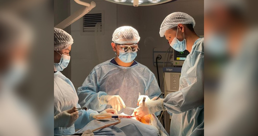 В Алматы онкологи спасли жизнь пациенту с 4 стадией рака гортаноглотки