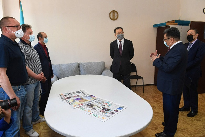 Бакытжан Сагинтаев поздравил коллектив газеты "Вечерний Алматы" с 85-летием