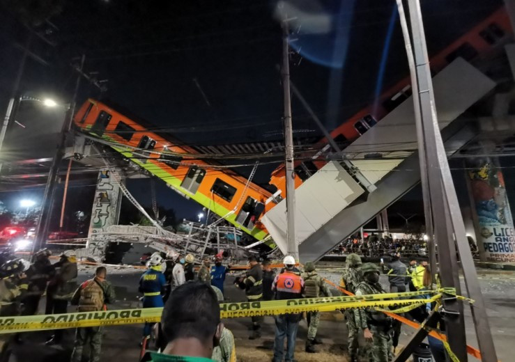 В столице Мексики рухнул метромост, по меньшей мере 15 погибших - видео