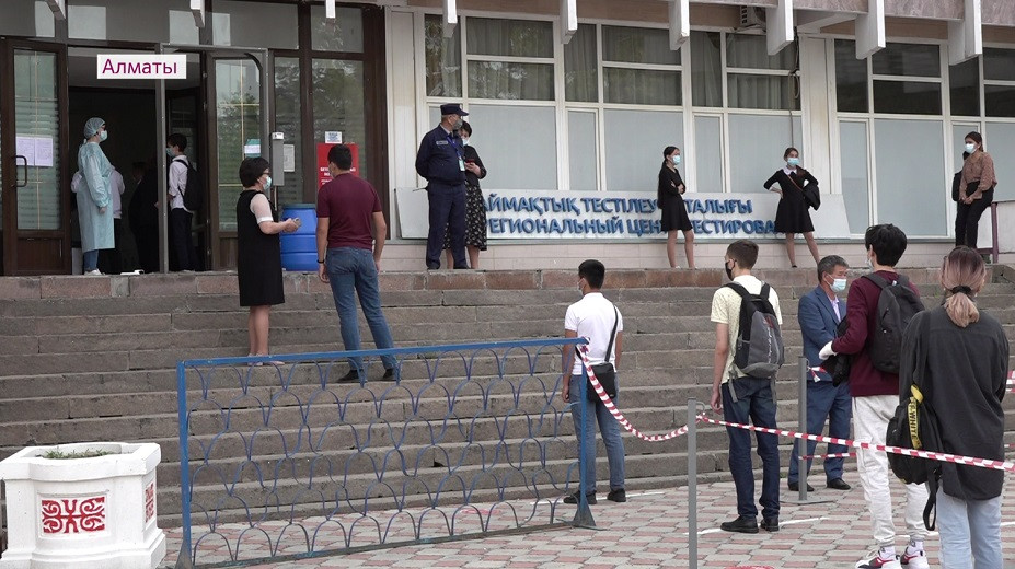 ЕНТ стартовало в Алматы: как проходит тестирование в условиях карантина 