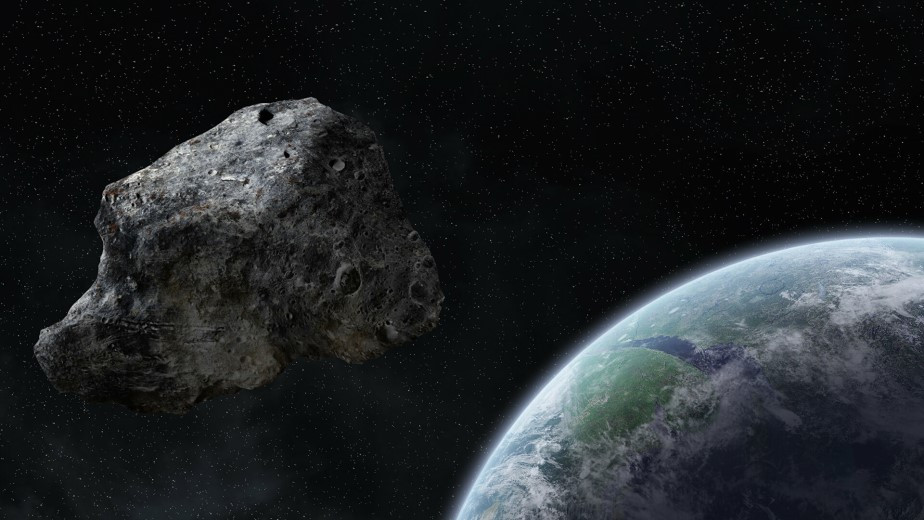 Крупнее, чем пирамиды: огромный астероид приближается к Земле