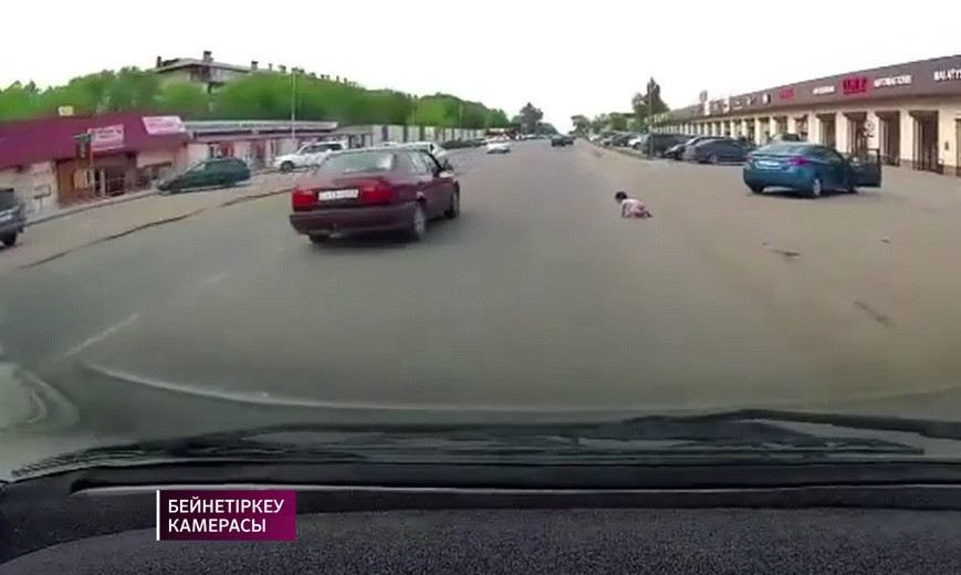 Алматы облысында 3 жасар бүлдіршін  көліктен ұшып кетті