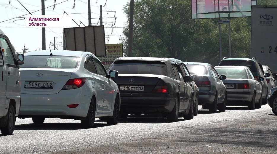 Вечные пробки создают массу неудобств жителям Алматинской области 