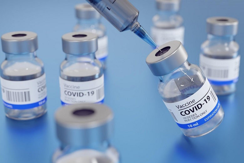 Эффективны против "всех вариантов коронавируса" - ВОЗ о вакцинах
