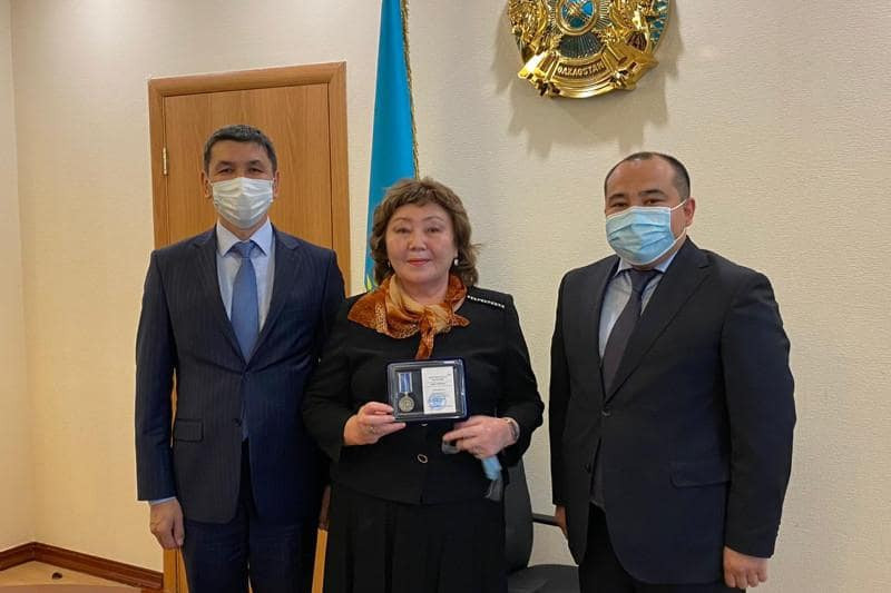 Сотрудников Казкосмоса наградили медалью Гагарина