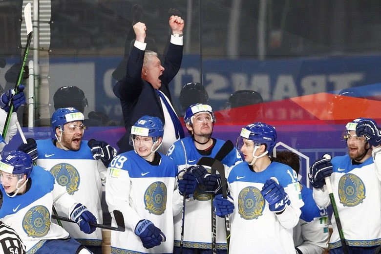 Впервые в истории: казахстанская сборная обыграла финнов на ЧМ по хоккею 