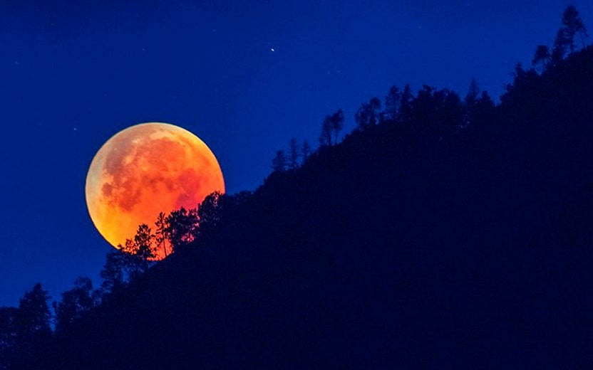 Жители Земли увидят полное затмение Луны