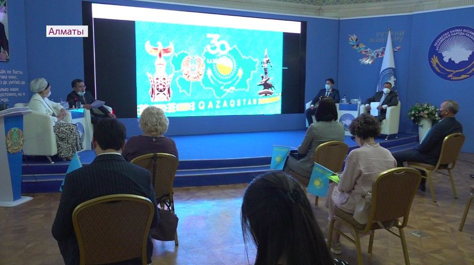 Представители этнокультурных объединений приняли участие в праздновании Дня госсимволов РК