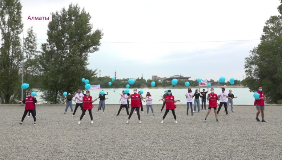 Безопасность на воде прежде всего: на берегу Сайрана организовали флешмоб