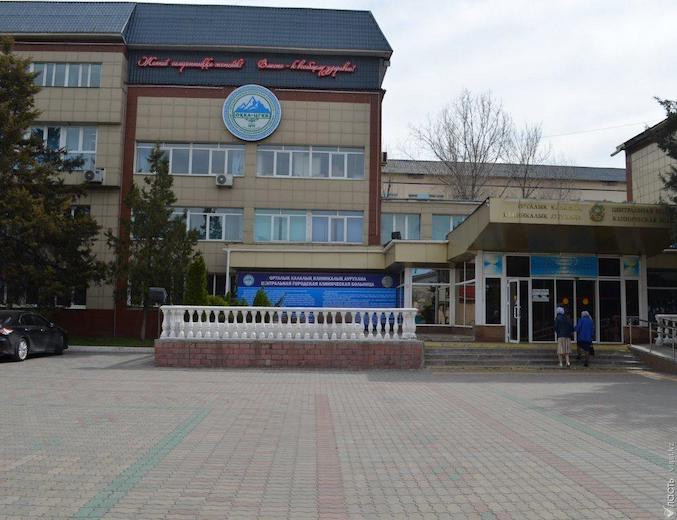 Одна из крупнейших больниц Алматы возвращается в прежний режим