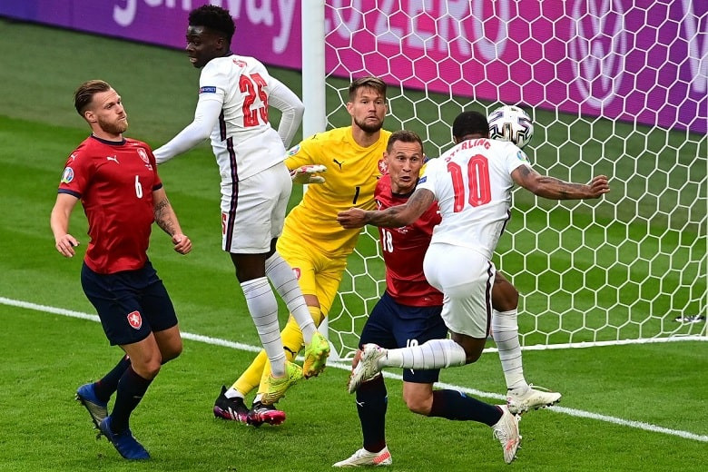 Евро-2020: сборная Чехии проиграла англичанам, но вышла в плей-офф (обзор матчей) 