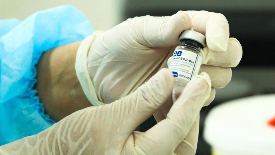 Названы санкции за отказ работников от вакцинации и сдачи ПЦР-теста
