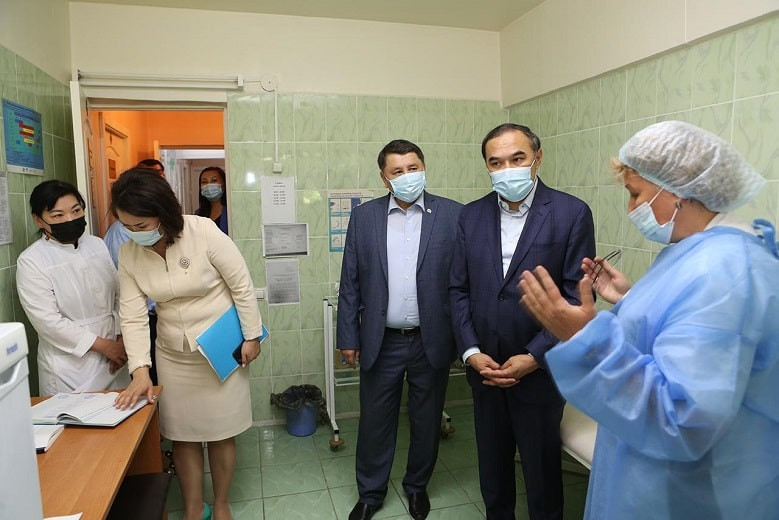 В Алматы созданы рабочие группы по контролю за качеством работы прививочных пунктов и соблюдению правил вакцинации  