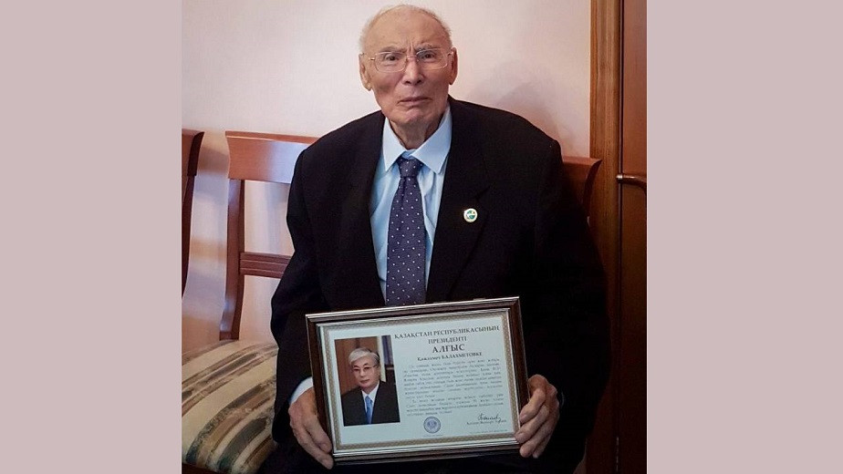 Касым-Жомарт Токаев поздравил с 95-летием Кажахмета Балахметова