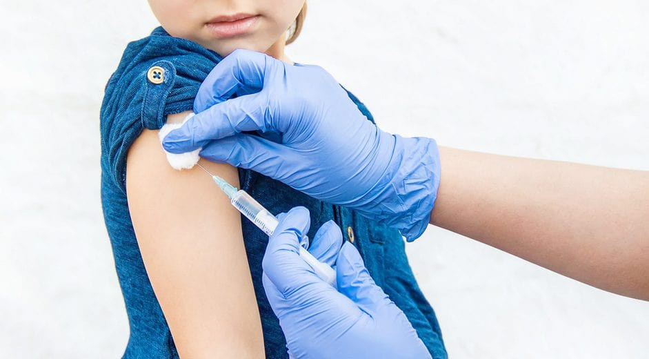 Вакцинация детей 12-15 лет от коронавируса началась в Дании