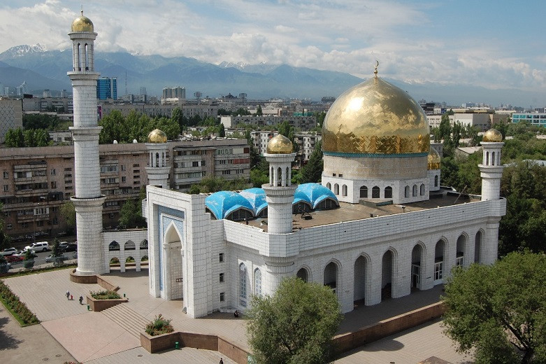 Главный имам Жетысуского района Алматы призвал горожан избегать скопления людей в Курбан айт