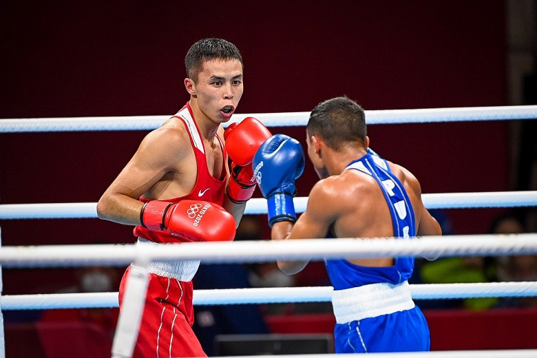 Олимпиада-2020: казахстанский боксер стартовал с победы