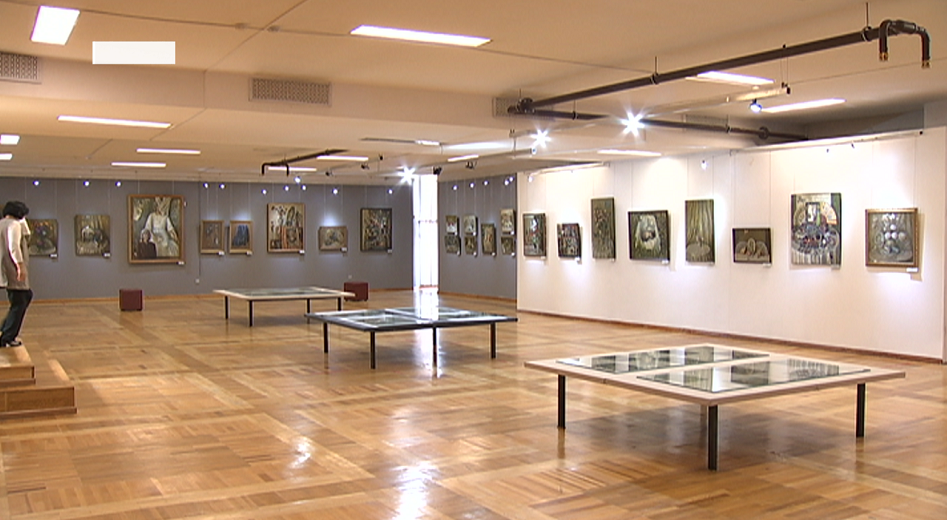 В Алматы проходит выставка известной художницы Елены Бейсембиновой.
