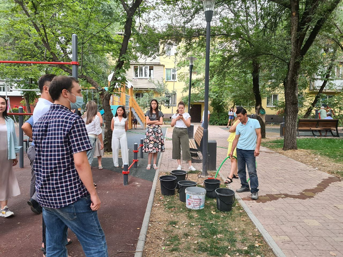 Сотрудники телеканала «Алматы» поддержали акцию «Возьми под опеку дерево»